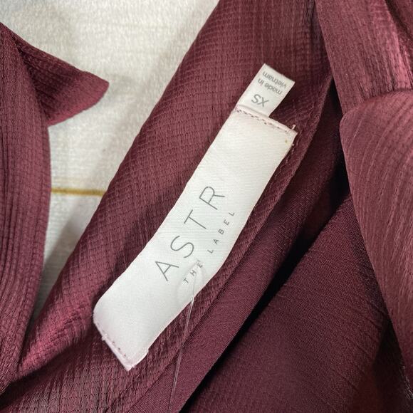 ASTR the Label Top Womens XS Burgundy Slouch Tie Neck Flowy Sleeveless NWT - Picture 4 of 7
